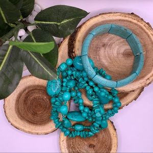 Bundle of multi strand turquoise chip bracelet & stretch bracelet.